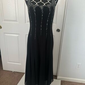 Alex Evenings, Elegant Black Evening Dress with beading, lined skirt, size 8